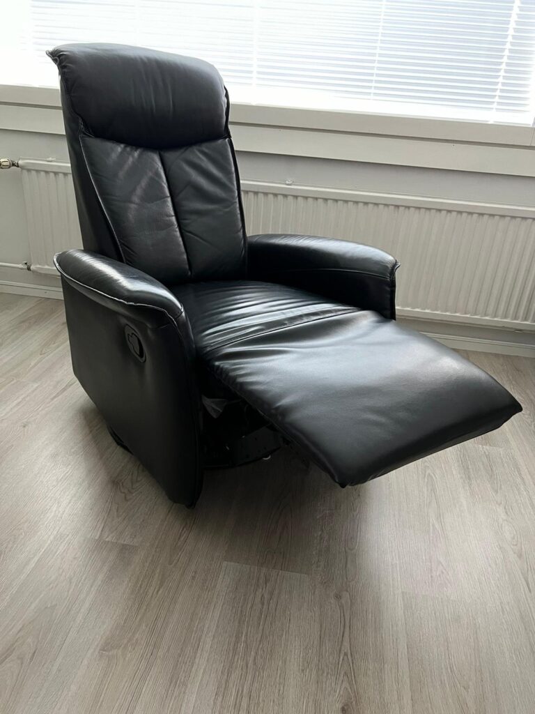 Löhötuoli
HINTA: 50 €